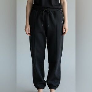 Converse women’s Fleece Jogger Sweatpants Black Drawstring size small pockets